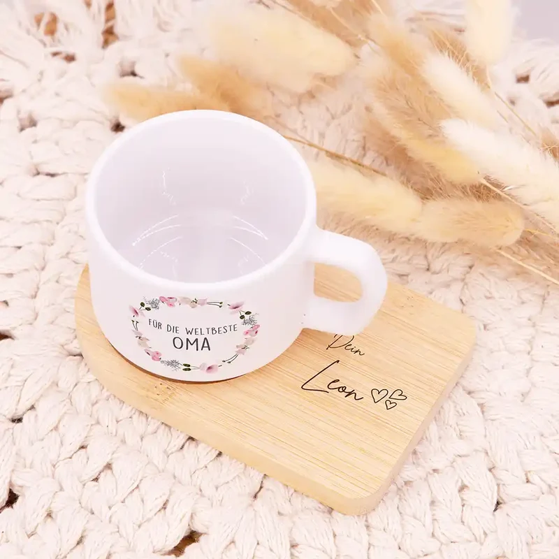 Muttertagsgeschenk Keramikbecher mit Untersetzer – Blumenkranz Weltbeste Oma