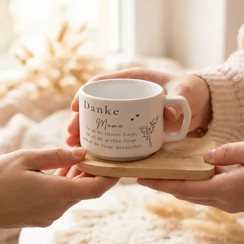 Muttertagsgeschenk Keramikbecher mit Untersetzer – Danke Mama mit Wildblumenstrauß