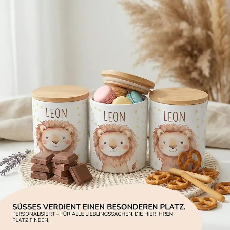 Personalisierte Keksdose Löwe Sterne – Keramik & Bambus mit Wunschname