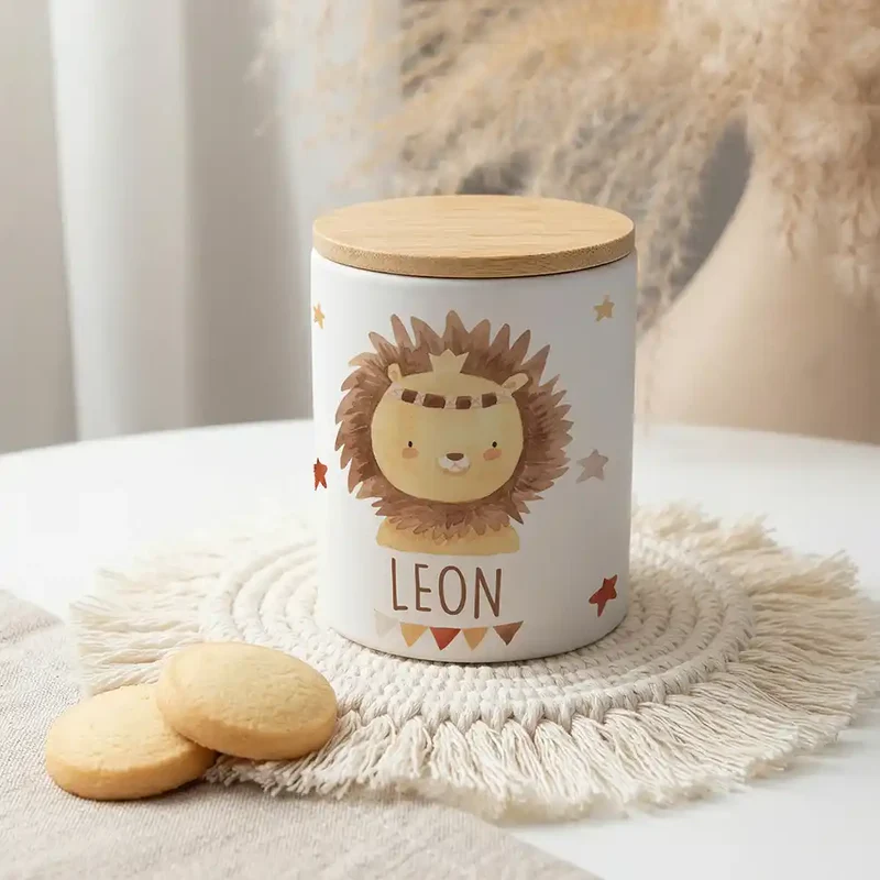 Personalisierte Keksdose Löwe Boho – Keramik & Bambus mit Wunschname