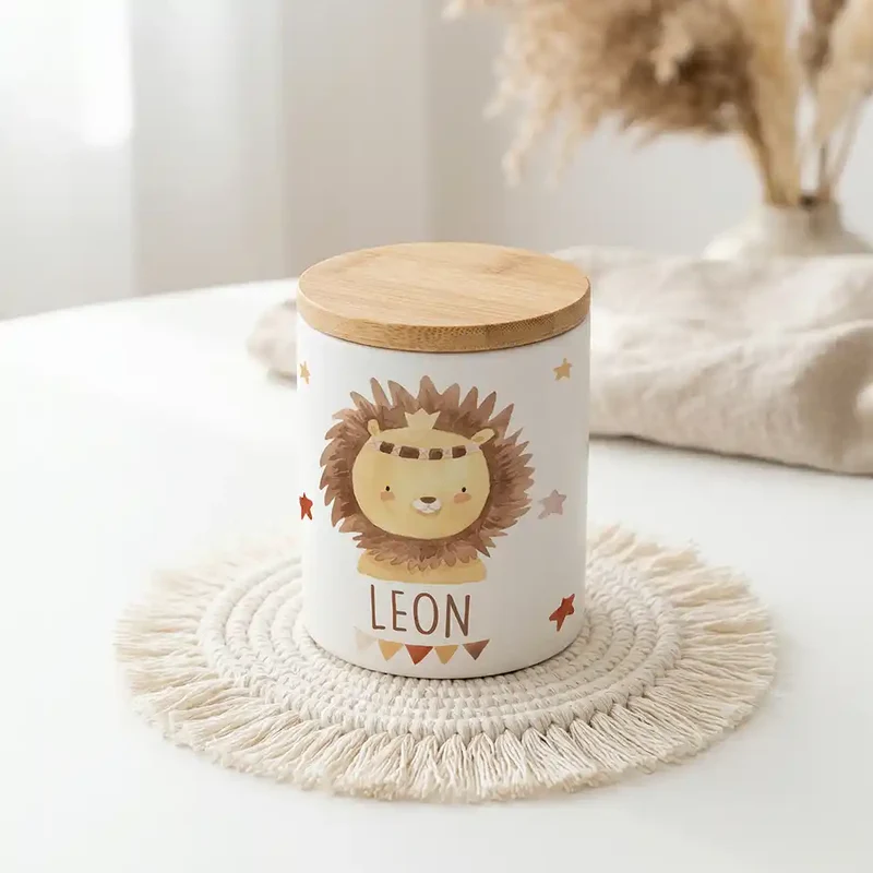 Personalisierte Keksdose Löwe Boho – Keramik & Bambus mit Wunschname