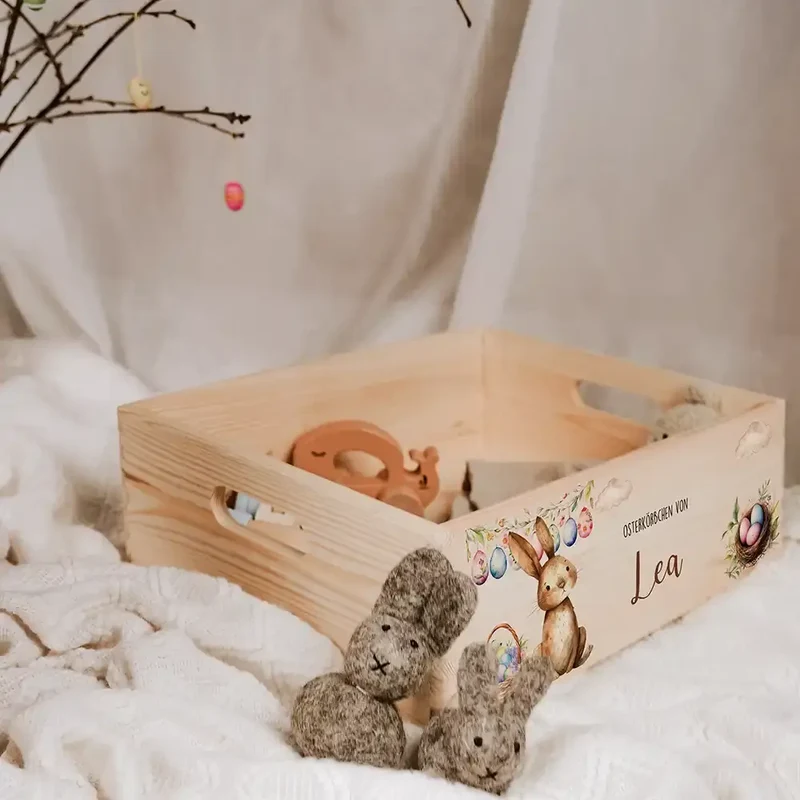 Osterkiste Holz personalisiert - Hase im Eierwunderland