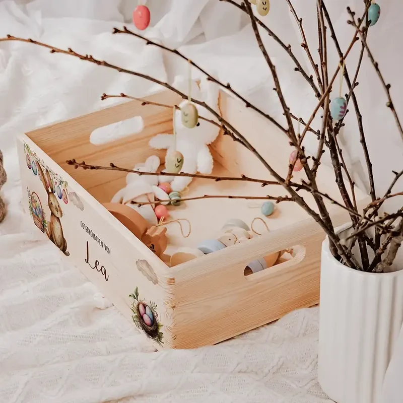 Osterkiste Holz personalisiert - Hase im Eierwunderland