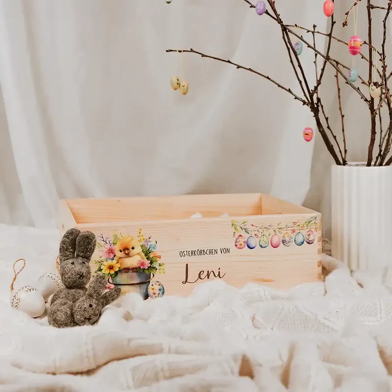 Osterkiste Holz personalisiert - Osterküken im Blumentopf