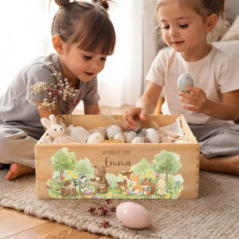 Osterkiste Holz personalisiert - Tierfamilie im Wald