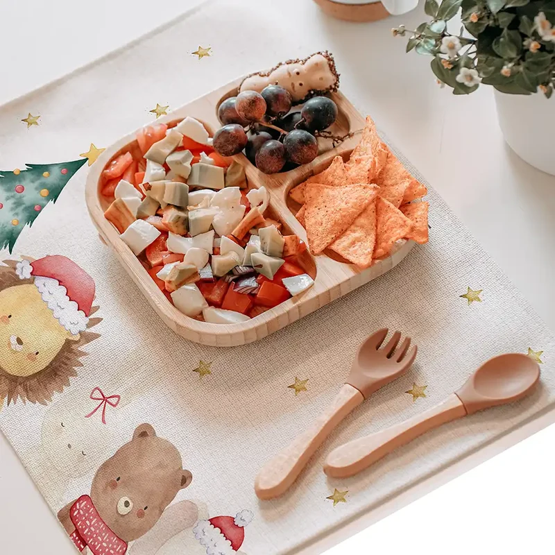 Tischset Kinder personalisiert Weihnachtsmotiv - Weihnachtswald-Tiertruppe
