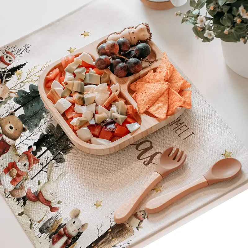 Tischset Kinder personalisiert Weihnachtsmotiv - Festliche Tierchen im Schnee