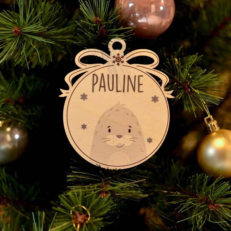 Weihnachtskugeln Robbe aus Holz personalisiert