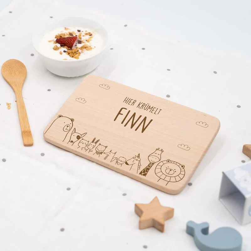 Frühstücksbrettchen Holz personalisiert Tierfamilie Krümelt