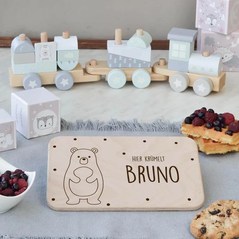 Frühstücksbrettchen Holz personalisiert Bär Happy Belly