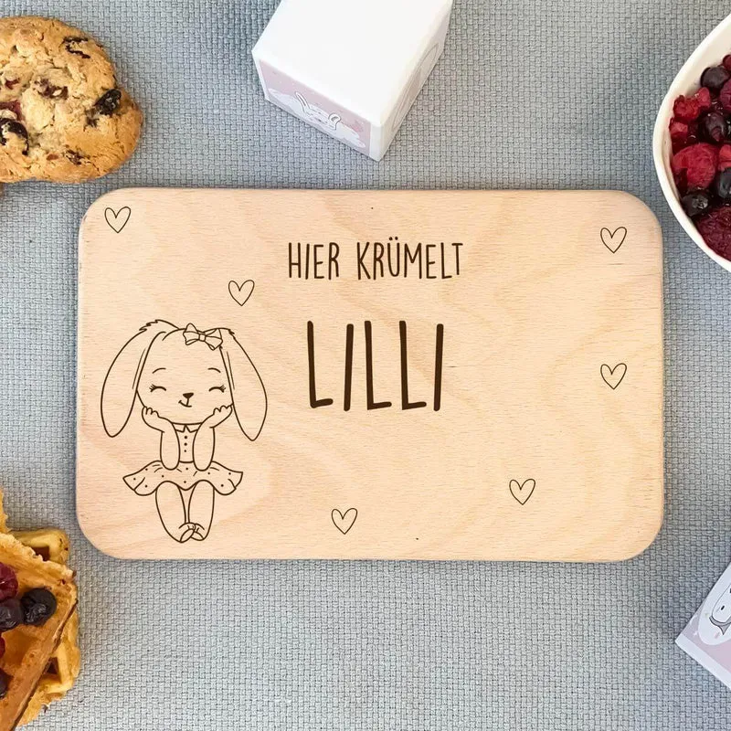 Frühstücksbrettchen Holz personalisiert Häschen im Kleid