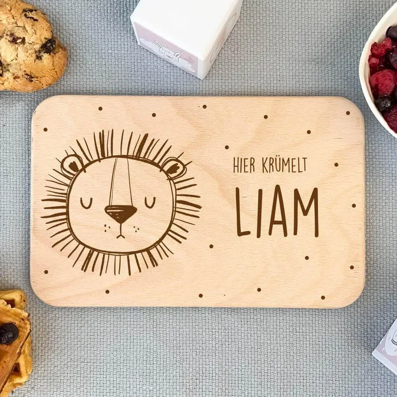 Frühstücksbrettchen Holz personalisiert Löwen Schläfchen