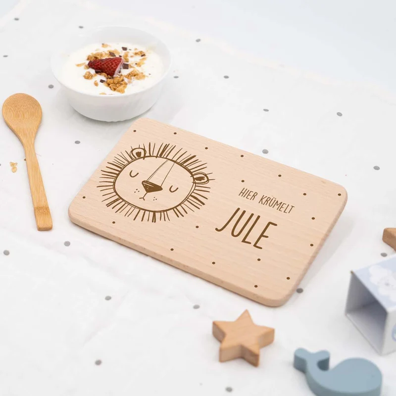 Frühstücksbrettchen Holz personalisiert Löwen Schläfchen