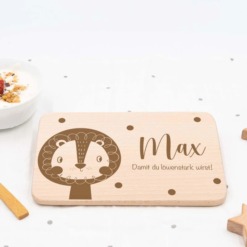 Frühstücksbrettchen Holz personalisiert Löwe Guckt