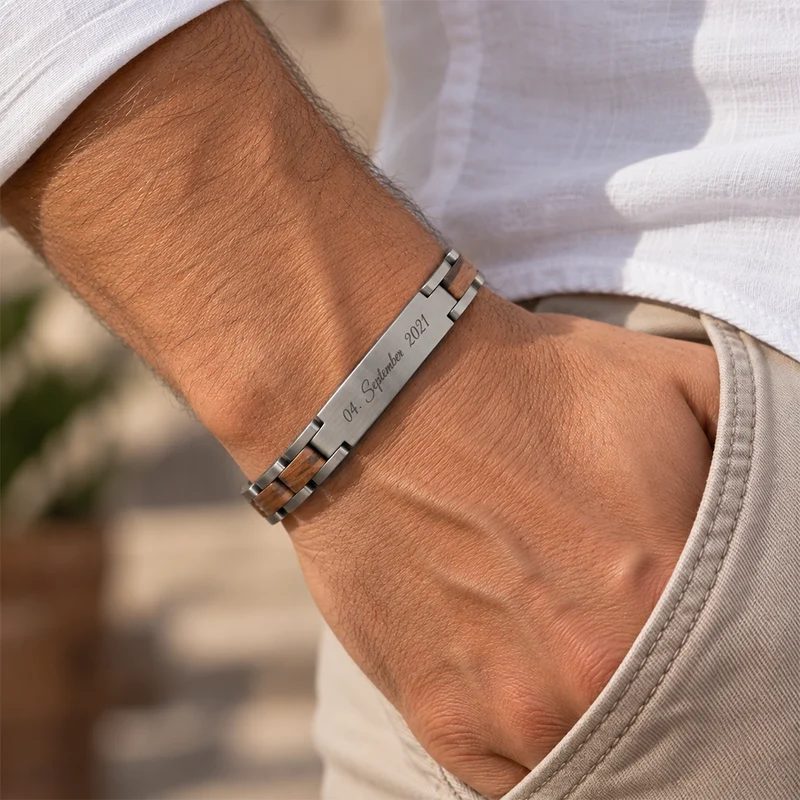 Personalisiertes Herrenarmband aus Edelstahl & Echtholz