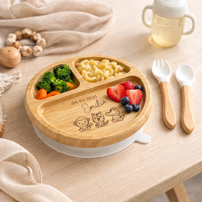 Personalisierter Kinderteller aus Bambusholz mit Saugnapf – inkl. Besteck