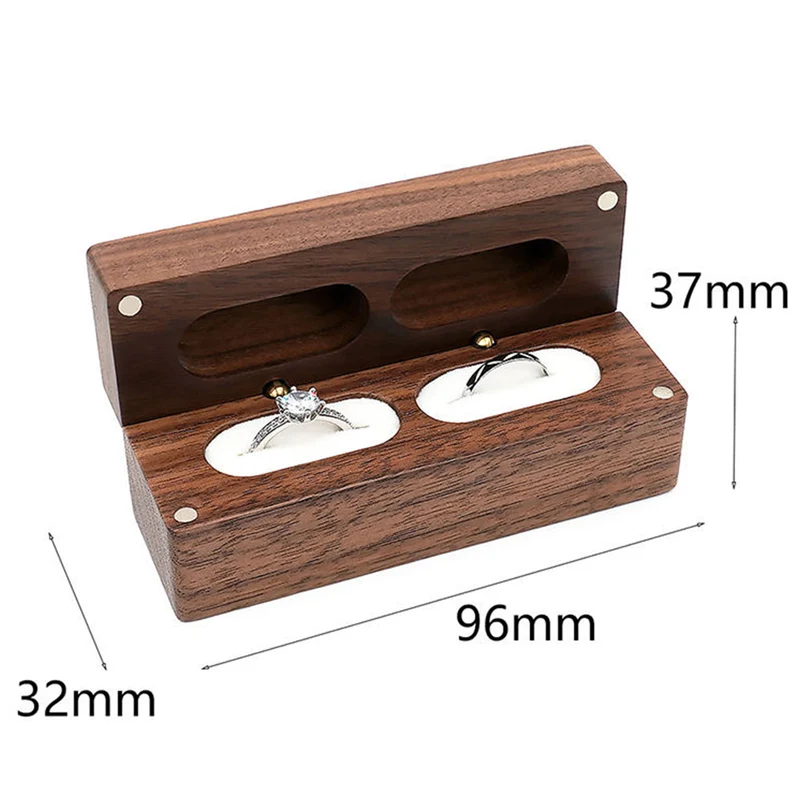 Personalisierte Ringbox aus Walnussholz