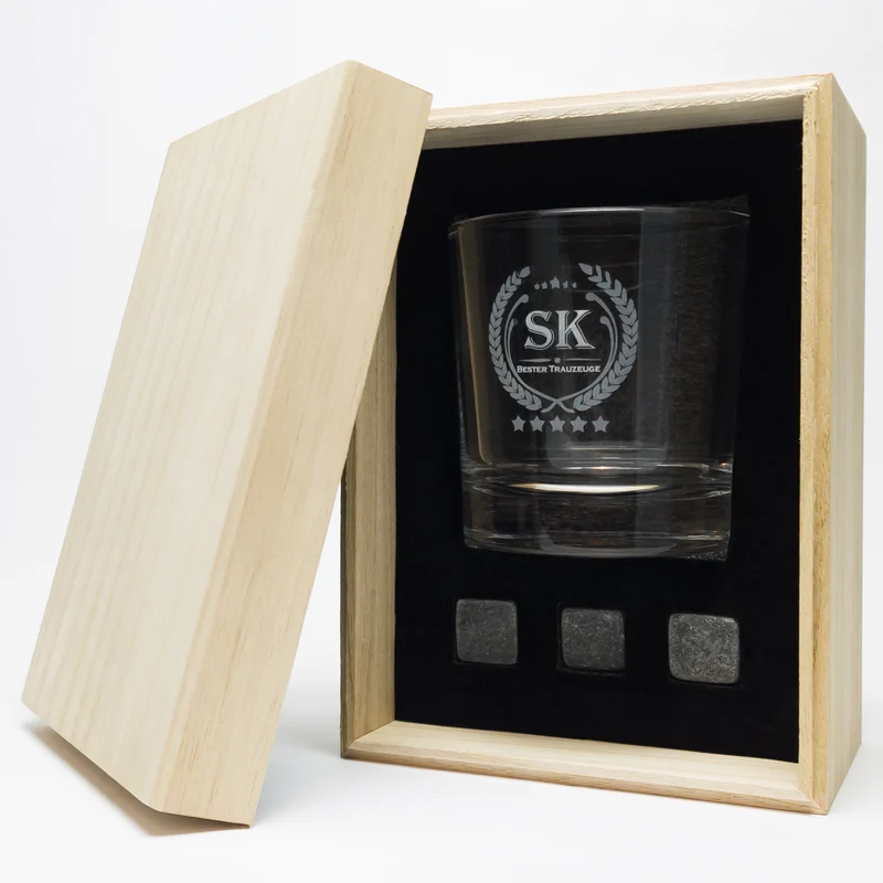 Personalisiertes Whiskyglas im Set inkl. Whiskysteine in Geschenkbox aus Holz