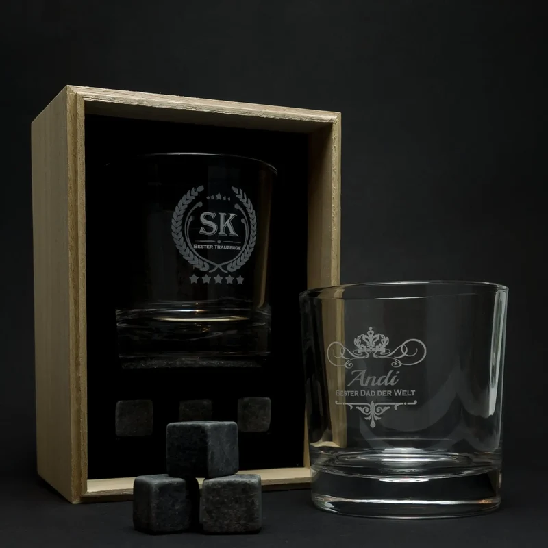 Personalisiertes Whiskyglas im Set inkl. Whiskysteine in Geschenkbox aus Holz
