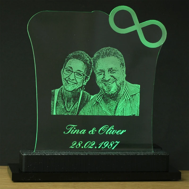 Acrylglas „Unendlichkeit“ mit LED-Beleuchtung, Text- und Fotogravur