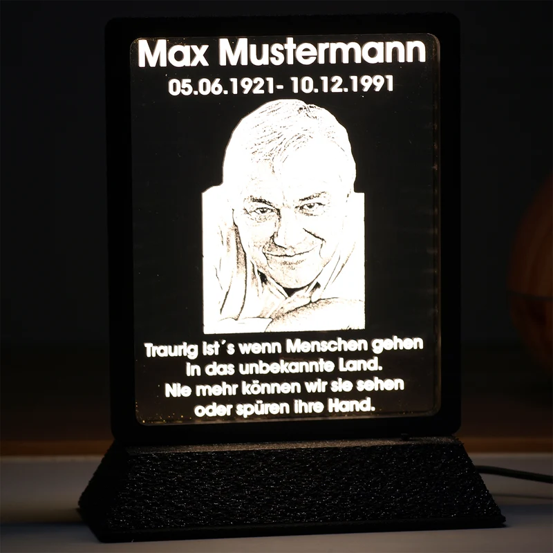 Gedenktafel Acrylglas im Rahmen mit LED Beleuchtung Fotogravur