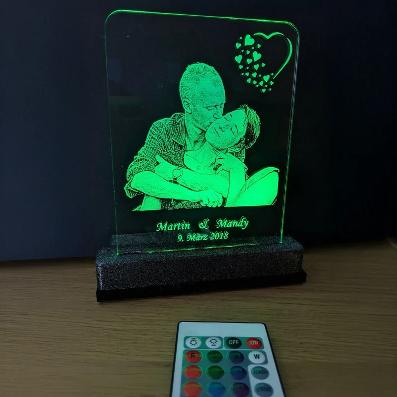 Acrylglas mit Text-/Fotogravur und RGB Farbwechsel LED-Beleuchtung