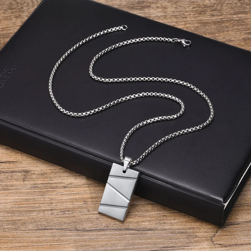 Personalisierte Halskette für Herren aus Edelstahl mit Dog Tag Anhänger