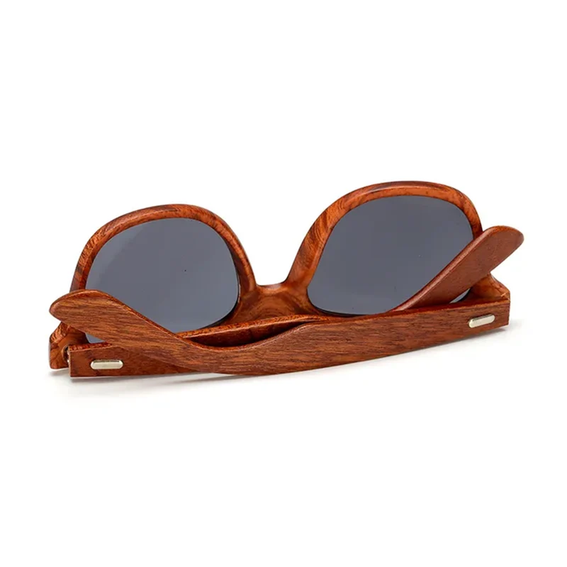 Personalisierte Sonnenbrille aus Holz
