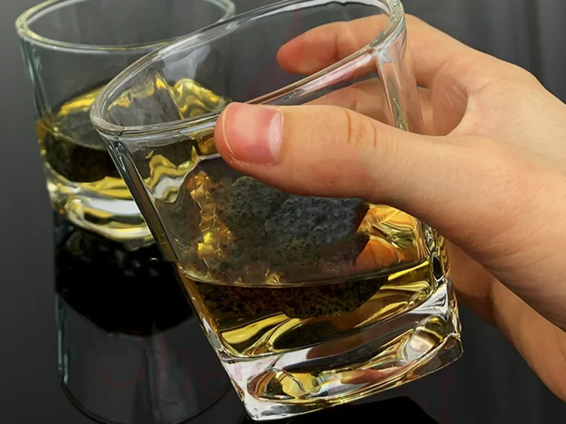 Whiskeyglas Set in der Holzgeschenkbox inkl. Whiskey-Steine