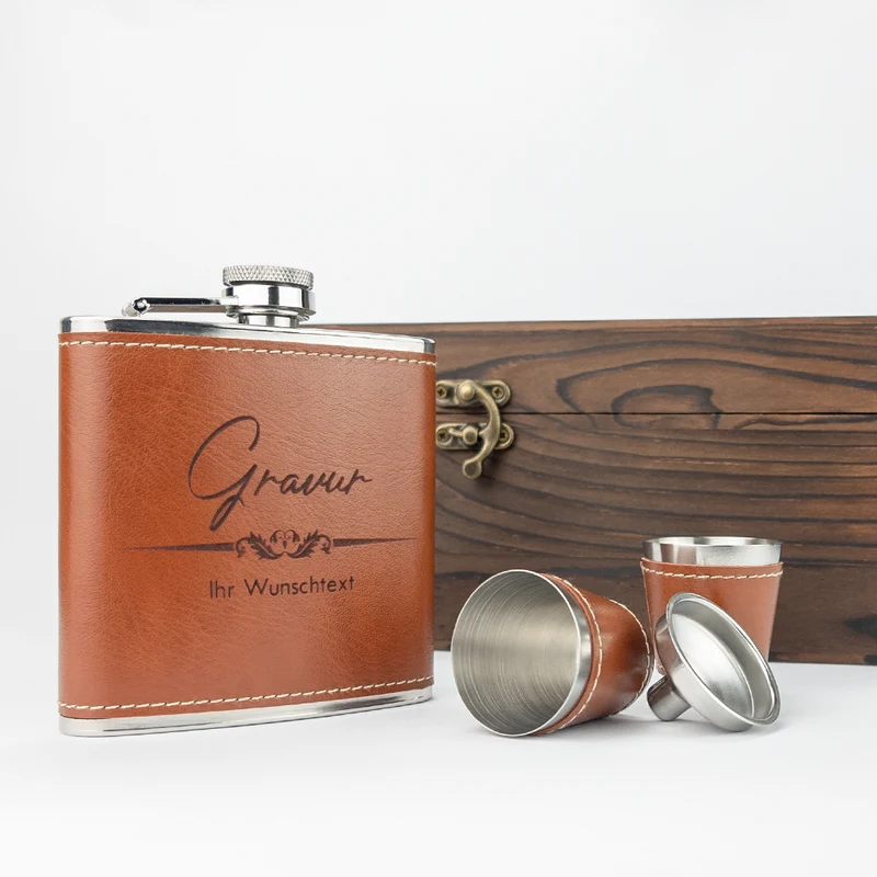 Flachmann mit Gravur in Ledereinfassung inkl. Geschenkbox, Trichter und 2 Becher