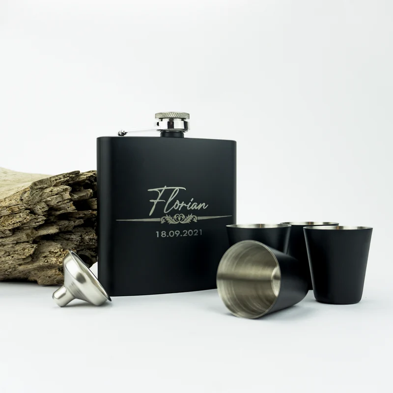 Flachmann mit Gravur in Schwarz inkl. Geschenkbox, 4 Becher und Trichter