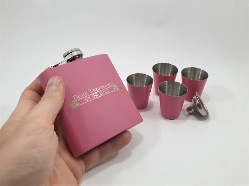 Flachmann mit Gravur in Pink, 170 ml inkl. Geschenkbox, 4 Becher und Trichter