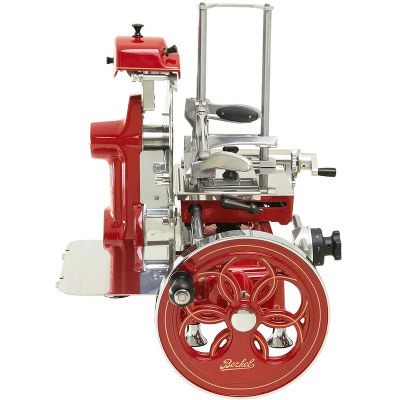 Berkel Volano B2 Rot, Schwungradmaschine - Wunderschöne Aufschnittmaschine + Fassholzbrett Unikat