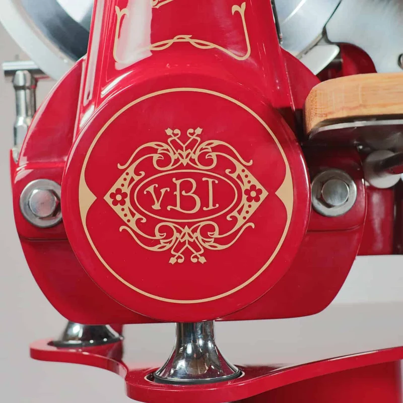 Berkel Volano B2 Rot, Schwungradmaschine - Wunderschöne Aufschnittmaschine + Fassholzbrett Unikat