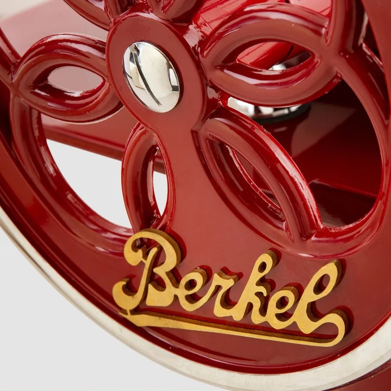 Berkel Volano B2 Rot, Schwungradmaschine - Wunderschöne Aufschnittmaschine + Fassholzbrett Unikat