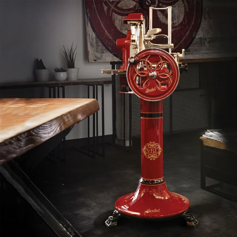 Berkel Volano B2 Rot, Schwungradmaschine - Wunderschöne Aufschnittmaschine + Fassholzbrett Unikat