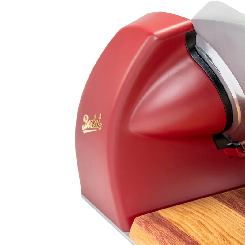 Berkel Home Line 250 Plus Rot Matt – Aufschnittmaschine mit handgefertigtem Unikat-Schneidebrett & Wellenschliff-Bausatz für Brot