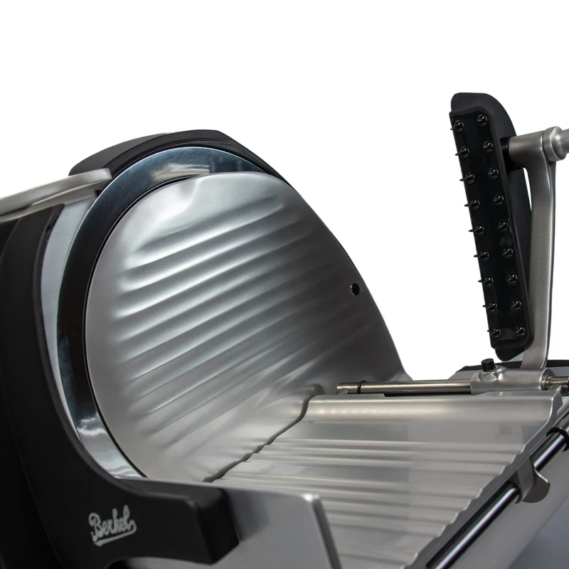 Berkel Home Line 250 Plus Schwarz Matt – Allesschneider + handgefertigtem Schneidebrett + Wellenschliff-Bausatz für Brot