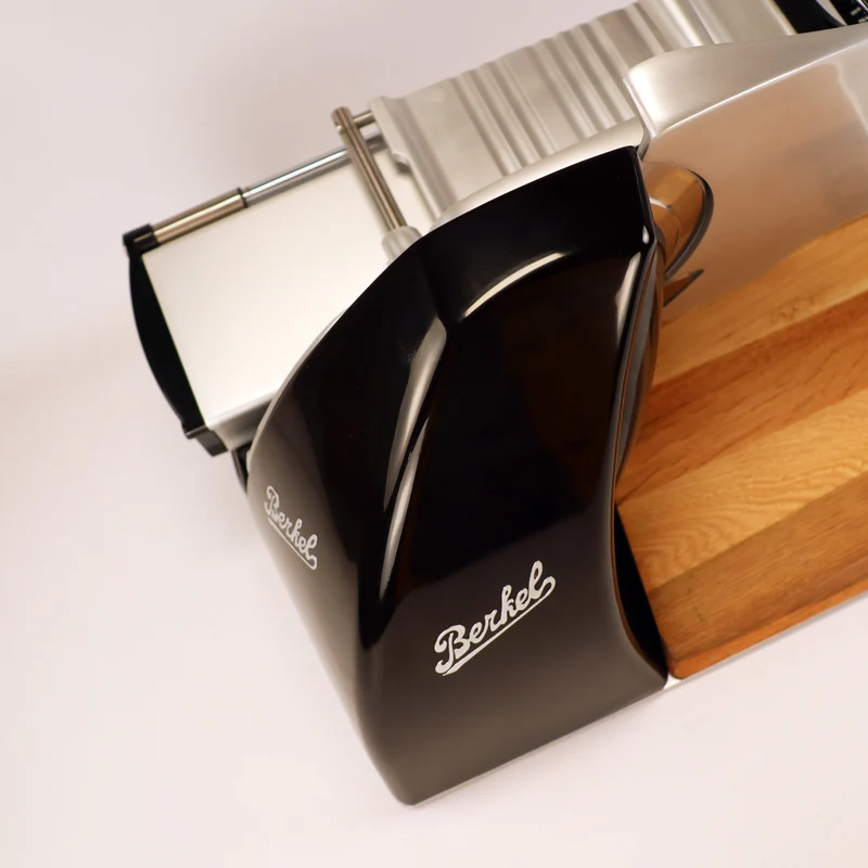 Berkel Home Line 200 Plus Schwarz – Aufschnittmaschine + Einlegebrett & Wellenschliff-Bausatz für Brot
