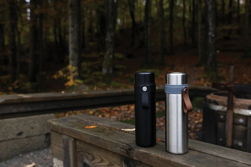 VINGA Tono RCS Thermoskanne mit zwei Bechern, 750ml