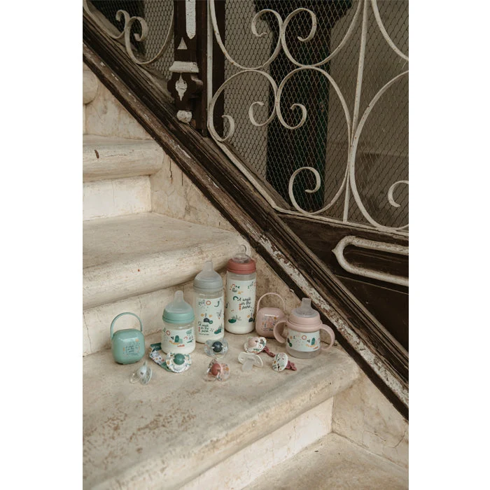 Silikon-Babyflasche mit mittlerem Durchfluss, 150 ml – ein Spaziergang im Park (verschiedene Farben)