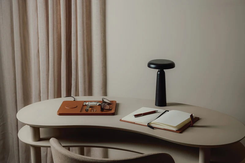 VINGA Avery RCS Tischlampe