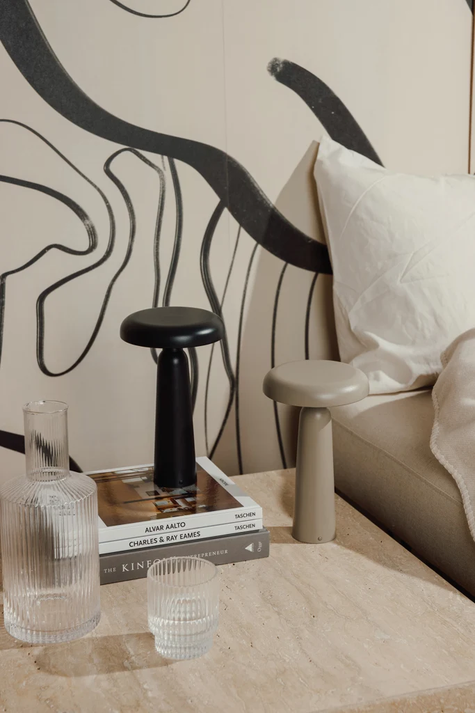 VINGA Avery RCS Tischlampe