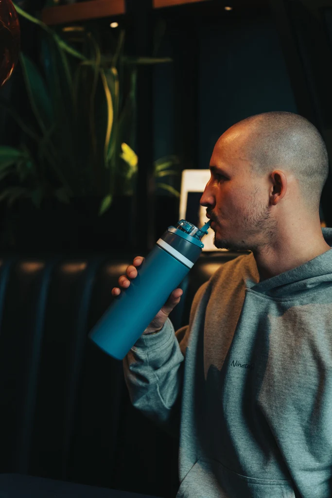 Omni Sip verschließbare Flasche aus RCS-reSteel, 720ml